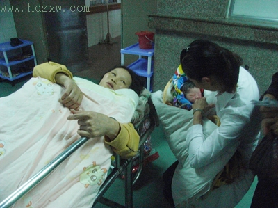 漳龙高速天宝服务区乘客产下女婴