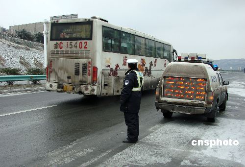 公安部:把防群死群伤交通事故作为春运