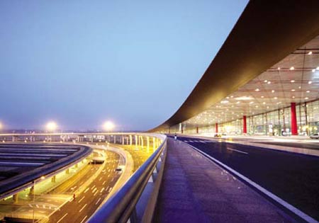 北京首都机场新航站楼完全满足奥运需求