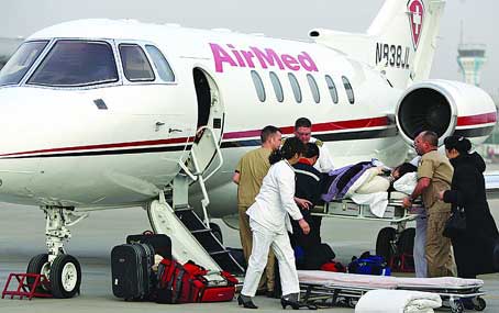 女生留学加拿大患病 当地政府包专机送回国