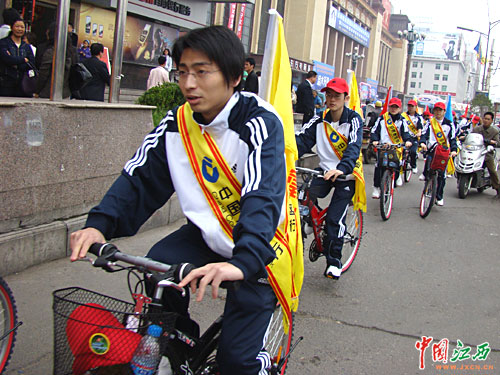 建行江西分行启动金融服务社区行活动 图