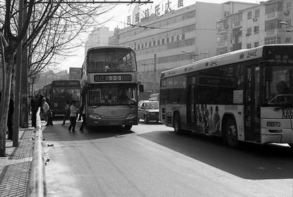 郑州公交总公司总经理巴振东和市民网聊时透露