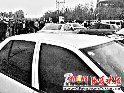 ���ſ������ҷų��ſ�һ��·�ճɡ�ͣ��������ͼ��