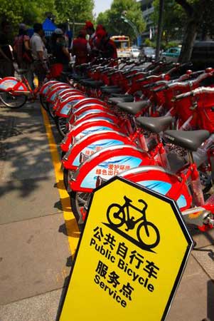 杭州首次推出公共自行车交通系统(组图)