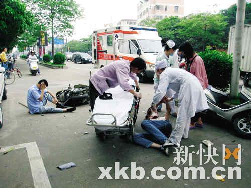 头盔未扣好 一男头重伤