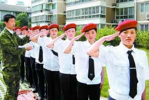 女子保安队进驻社区