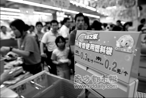 卖菜婆婆用蕉叶替袋