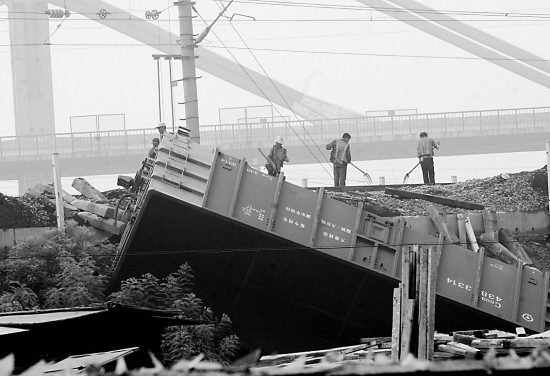 大秦铁路试验列车脱轨未造成人员伤亡
