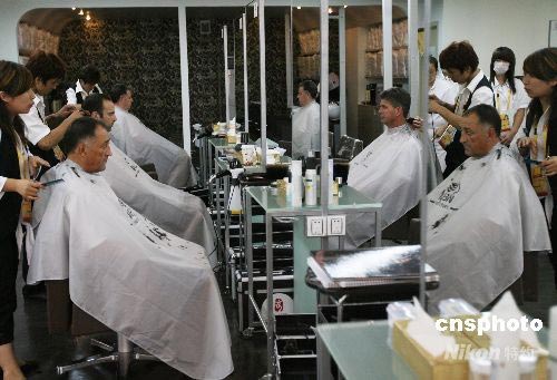 济南德州美容美发学校分析女发应对不同的发质修剪不同的发型爱体