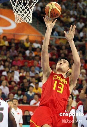 图:中国男篮胜安哥拉 NBA球员体现价值