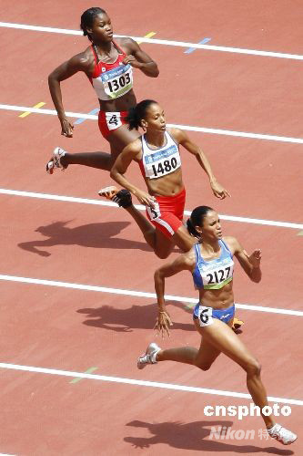 图:北京奥运田径女子400米预赛鸣枪