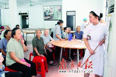 普查白内障造福老年人