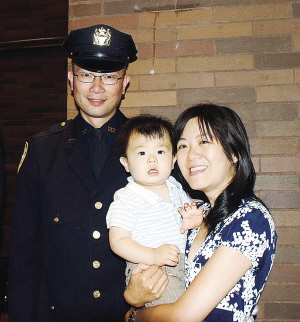 纽约市警察局举行升职仪式 三华裔警员喜获晋升