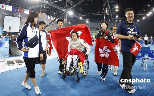 轮椅击剑女花b级香港选手陈蕊庄摘金