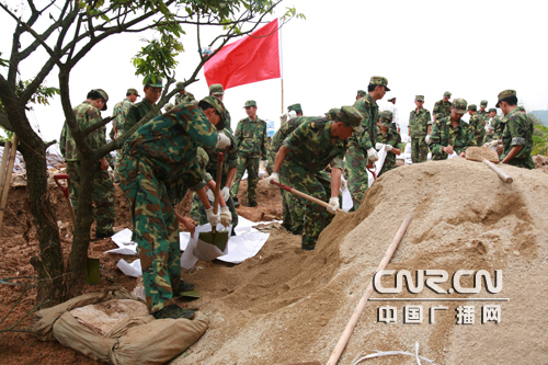 �麣���ֶ���ӭսʮ���̨�硰Ǿޱ����Ϯ