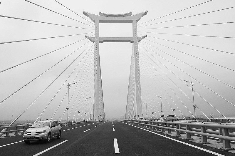 泉州晋江大桥试通车