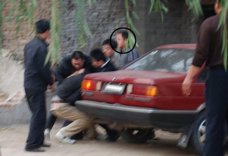 河北镇政府干部上班打麻将记者拍照遭围殴(图)