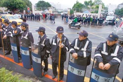 吴淑珍给陈水扁捎话称正常吃饭官司还很长