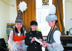 哈萨克族女大学生在京入伍