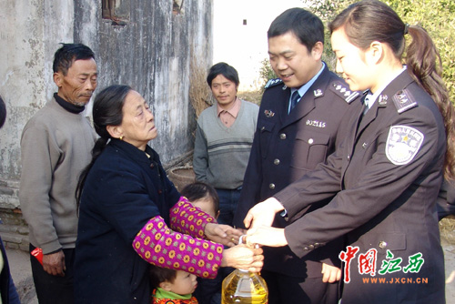 乐平:民警大走访 千户大济困(图)