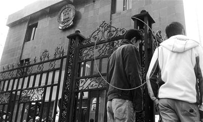 爸爸捂死脑瘫妹妹斗争一夜儿子举报