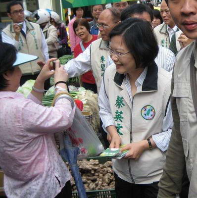 蔡<em>英文</em>扫街拜票<em>处女</em>秀 路人呛声:陈致中还钱_