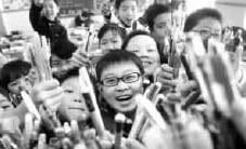 重庆小学生建议限用签字笔获政府回复
