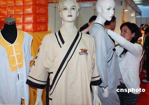 台湾新款时尚武僧服亮相海峡两岸佛教用品博览