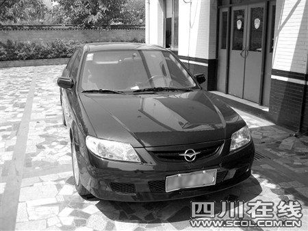 新郎自驾度蜜月 一路观光一路偷_新闻中心_