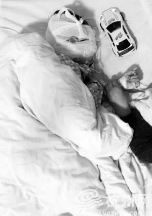 昨天上午铅笔扎<em>入小女孩</em>眼睛_新闻中心_新浪