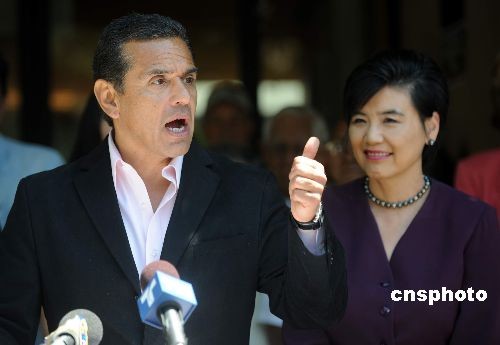 洛杉矶市长力挺华裔候选人竞选美国联邦众议员