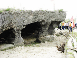 盘踞在广东饶平县海山镇南海之滨的海滩岩田长