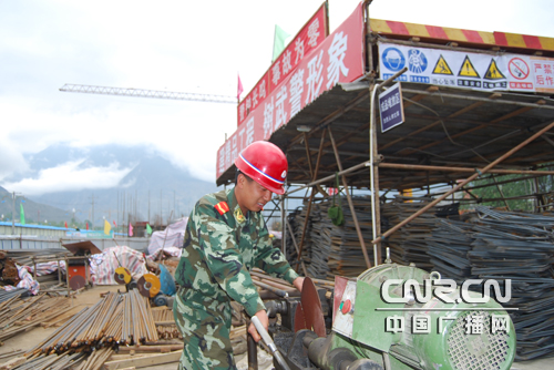 武警部队为地震灾区援建三所爱民学校