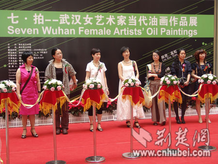 女性艺术集体发声 武汉女艺术家当代油画作品展开幕