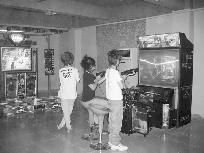 博彩机上竟贴着禁止赌博