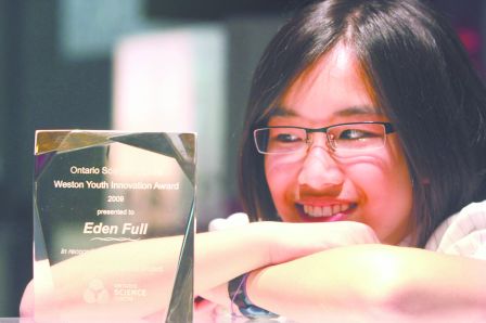 加华裔女生发明太阳能发电系统获科学赛冠军(