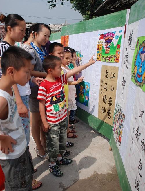 来凤县青少年校外活动中心举办中小学书画作品