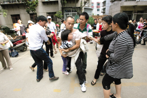 离异夫妻幼儿园上演夺子战由于男方长期殴打