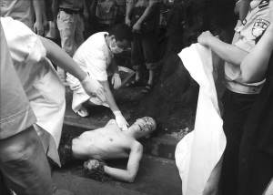 一<em>男子</em>被指<em>强奸少女</em>广州街头遭殴打致死_新闻