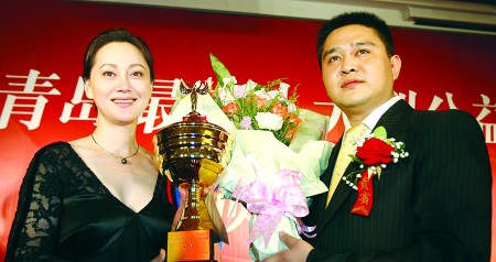 青岛最女人美丽绽放 周雅菲宋佳等现场领奖