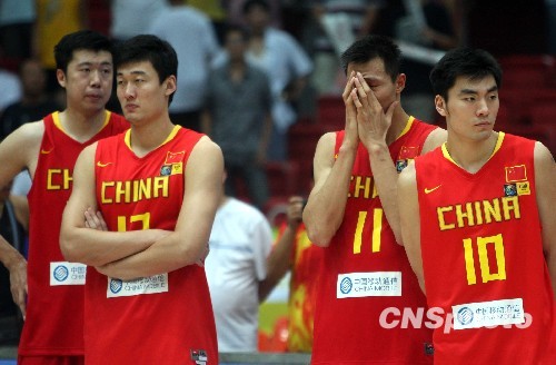亚锦赛中国男篮惨败伊朗获亚军 比赛处处显被