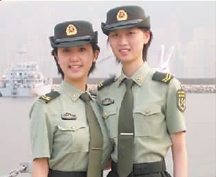 驻港女兵武汉读大学