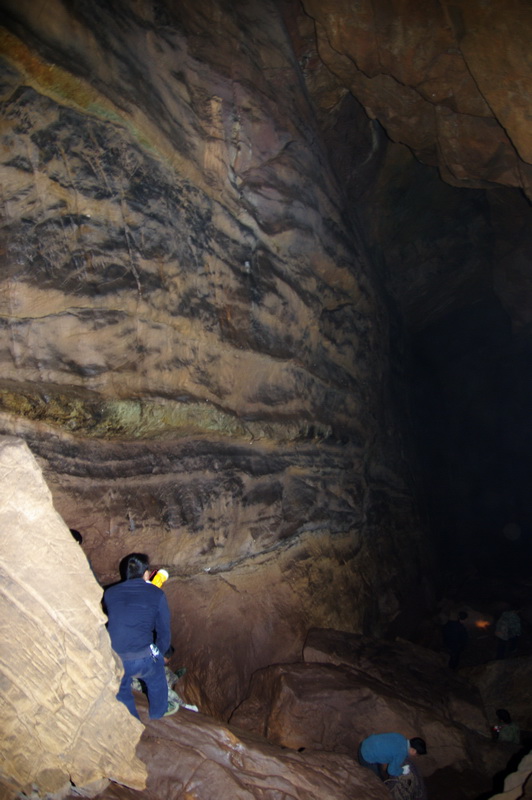 神秘洞穴现身神农架关门山景区