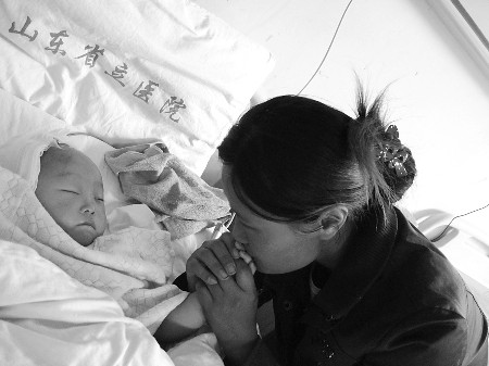 一岁男孩栽下屋顶 导致广泛性脑挫裂伤,至今未