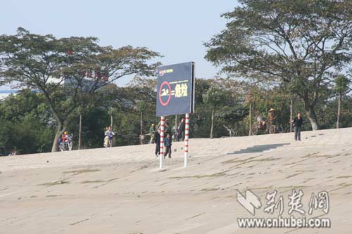 荆州大学生勇救落水少年十日记:不尽长江滚滚来