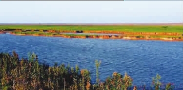 最大的淡水湖泊,湖水面积为3050平方公里,承纳了赣江,抚河,信江,饶河