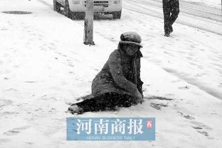 郑州迎来今冬首场降雪雪中打雷天气罕见(组图)