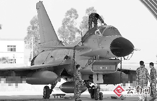 记者与国庆阅兵式英雄面对面 歼十飞行员个个