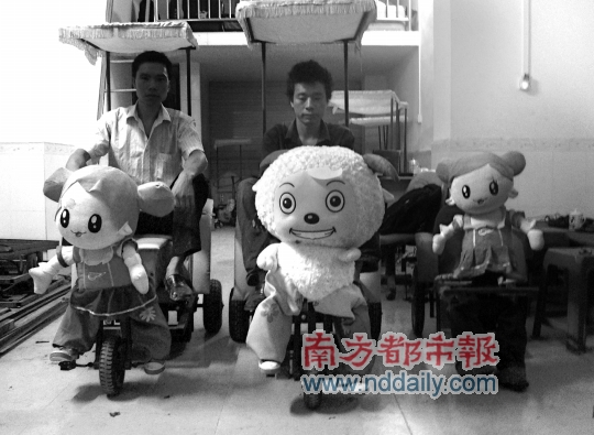 晃几晃唱首歌算啥?他造的摇摆车会走路 李林善