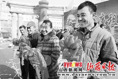 吕梁首批住房困难家庭领到新房钥匙(图)